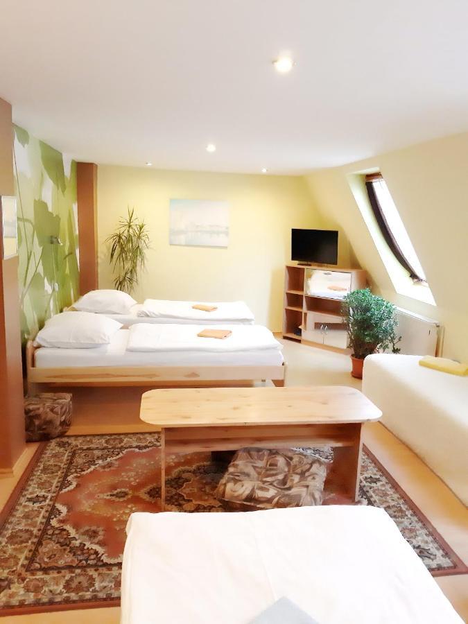 Penzion Havaj Karlovy Vary Extérieur photo